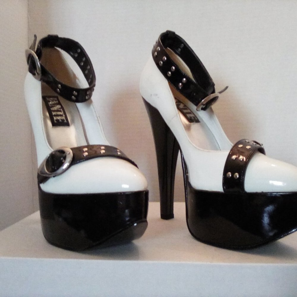 Size 7 unworn platform heels